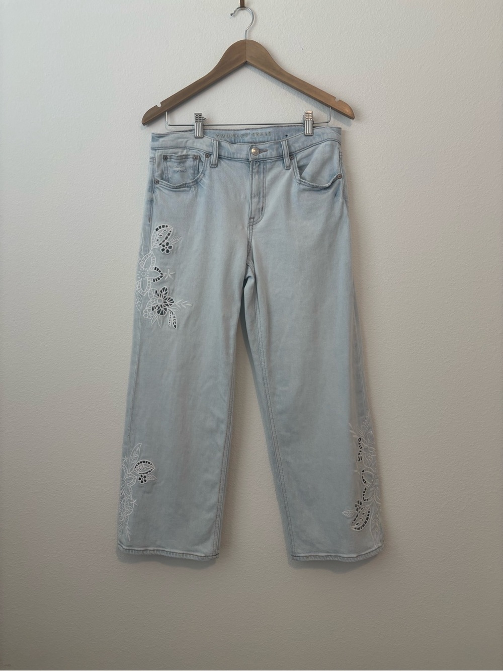 American Eagle High‑Waisted Floral Stovepipe Jeans — Size 6 Short — Worn Once